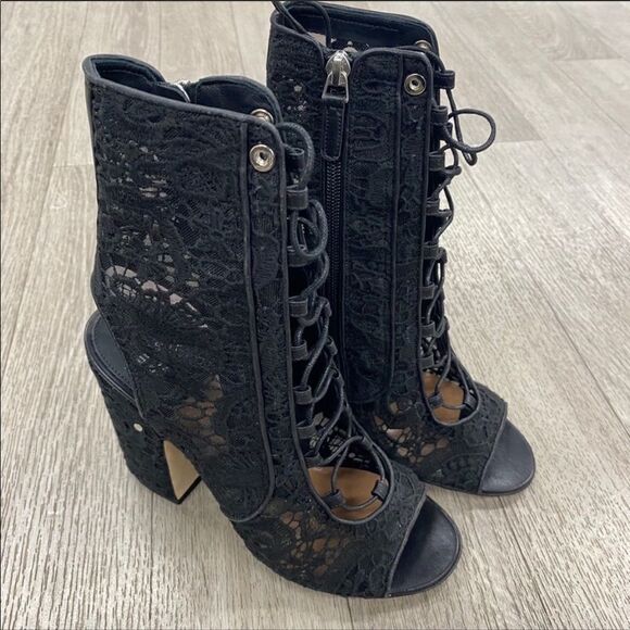 New Lawrence Decade Lace Booties NWOB - Picture 3 of 8